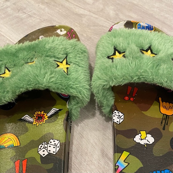 ISCREAM “Camo” Fluffy Slides - Picture 2 of 9